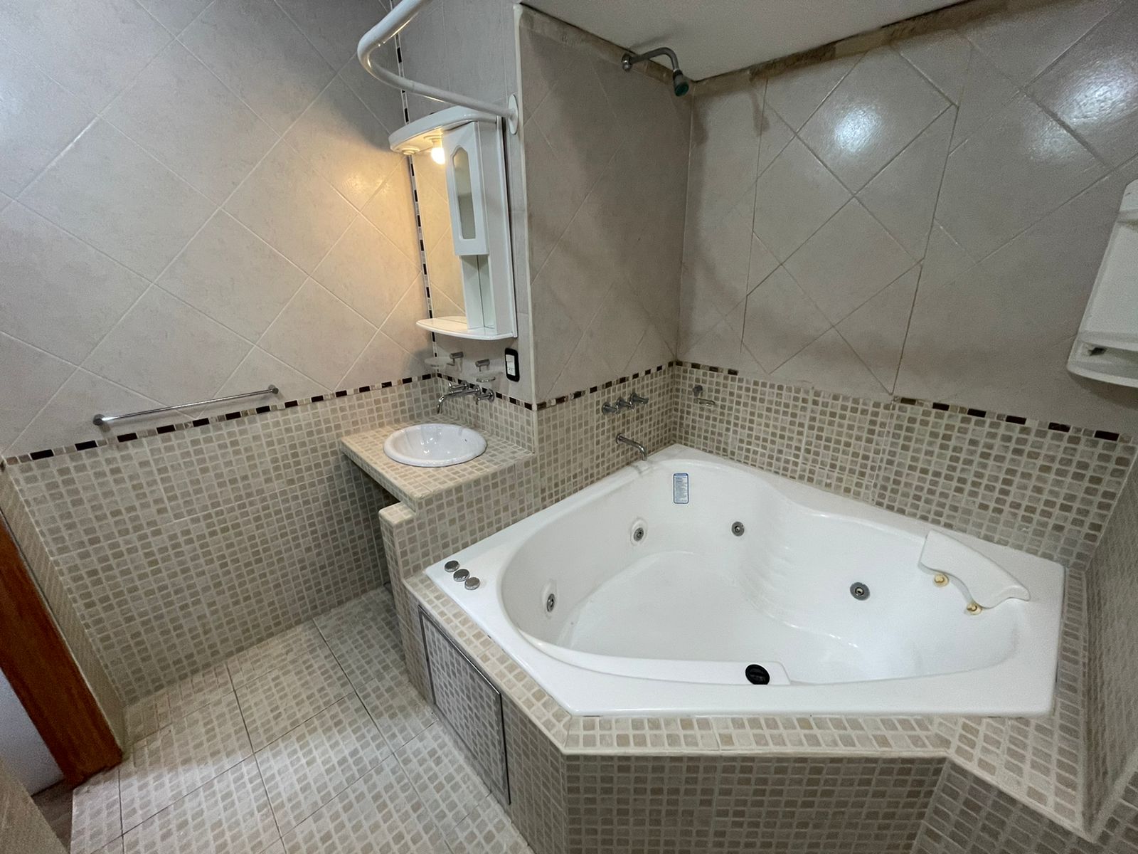 aparopropiedades - Chalet en dos Plantas en Alquiler