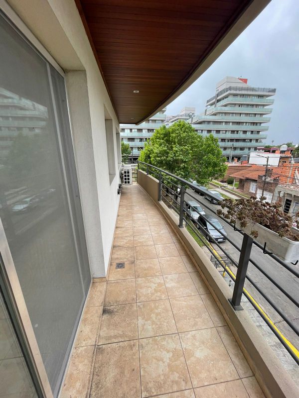 aparopropiedades - Departamento de 2 ambientes con cochera a la Venta