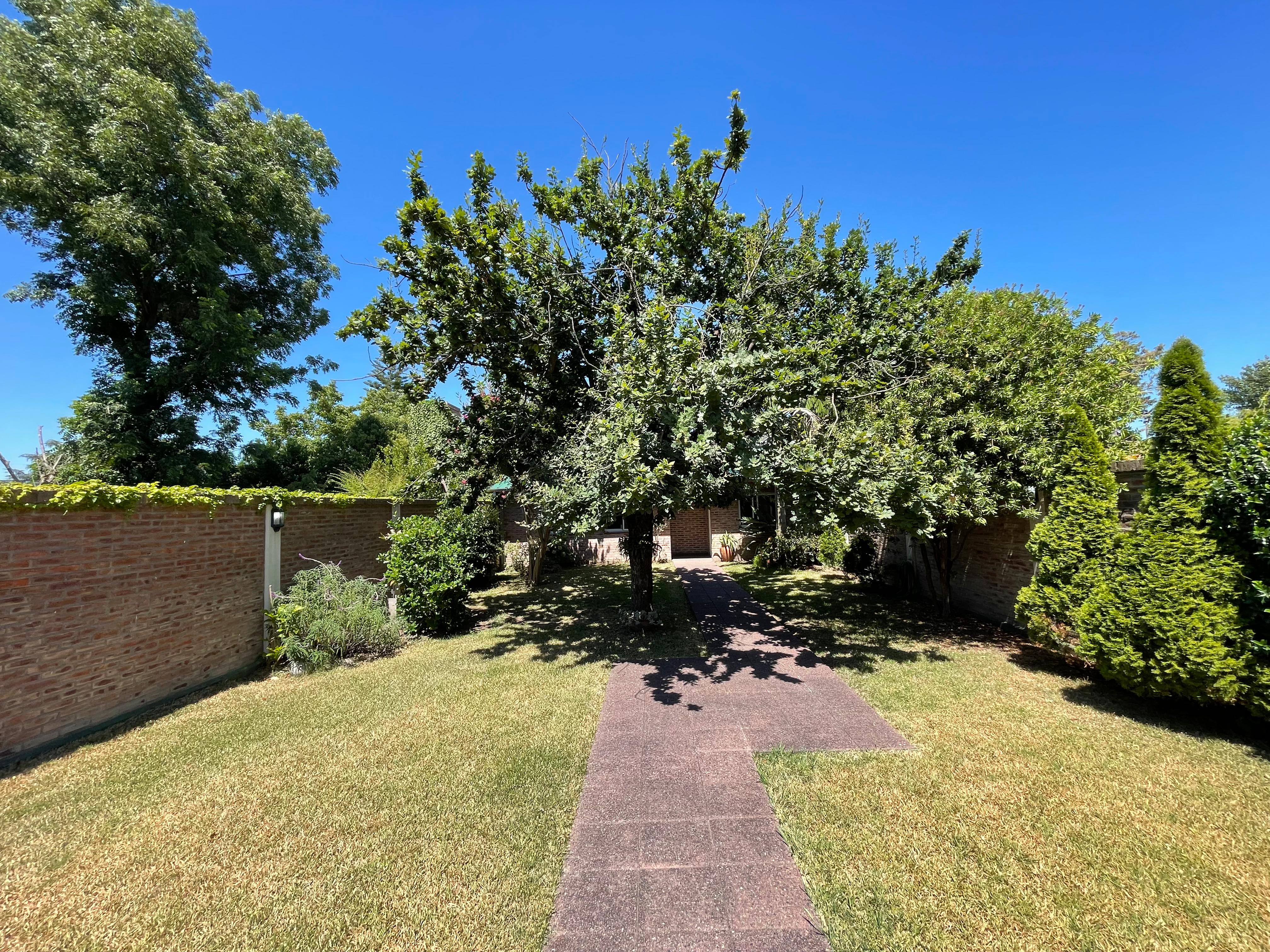 aparopropiedades - Chalet en el Barrio Los Cedros a la venta