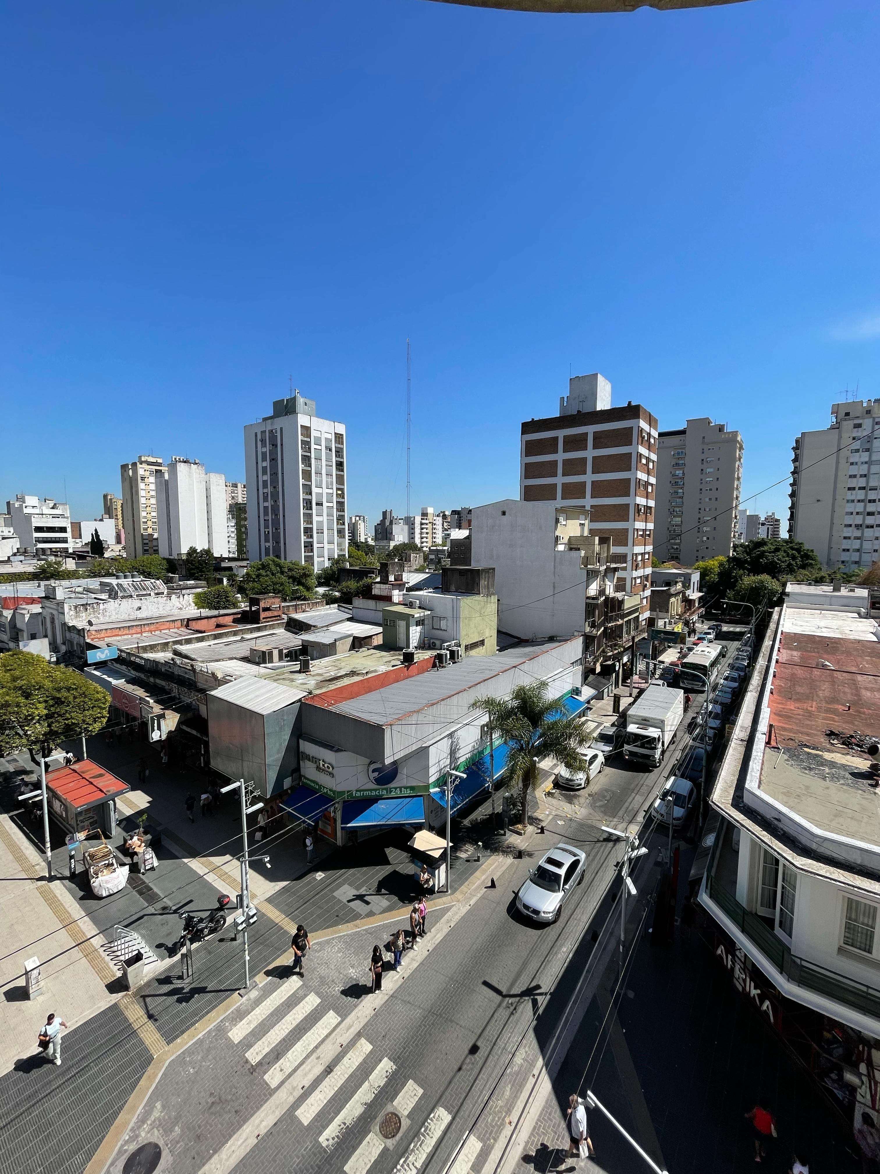 aparopropiedades - Oficina en Alquiler en Quilmes Centro