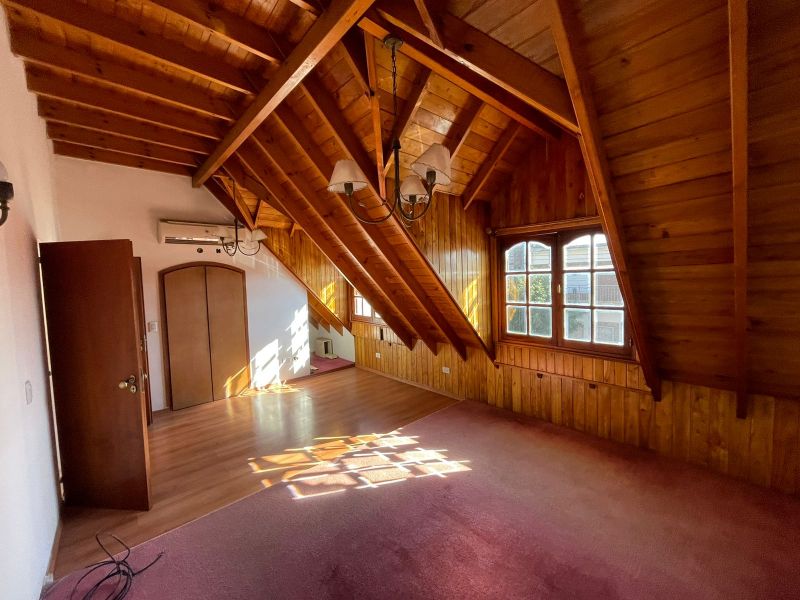 aparopropiedades - Chalet en dos Plantas a la venta