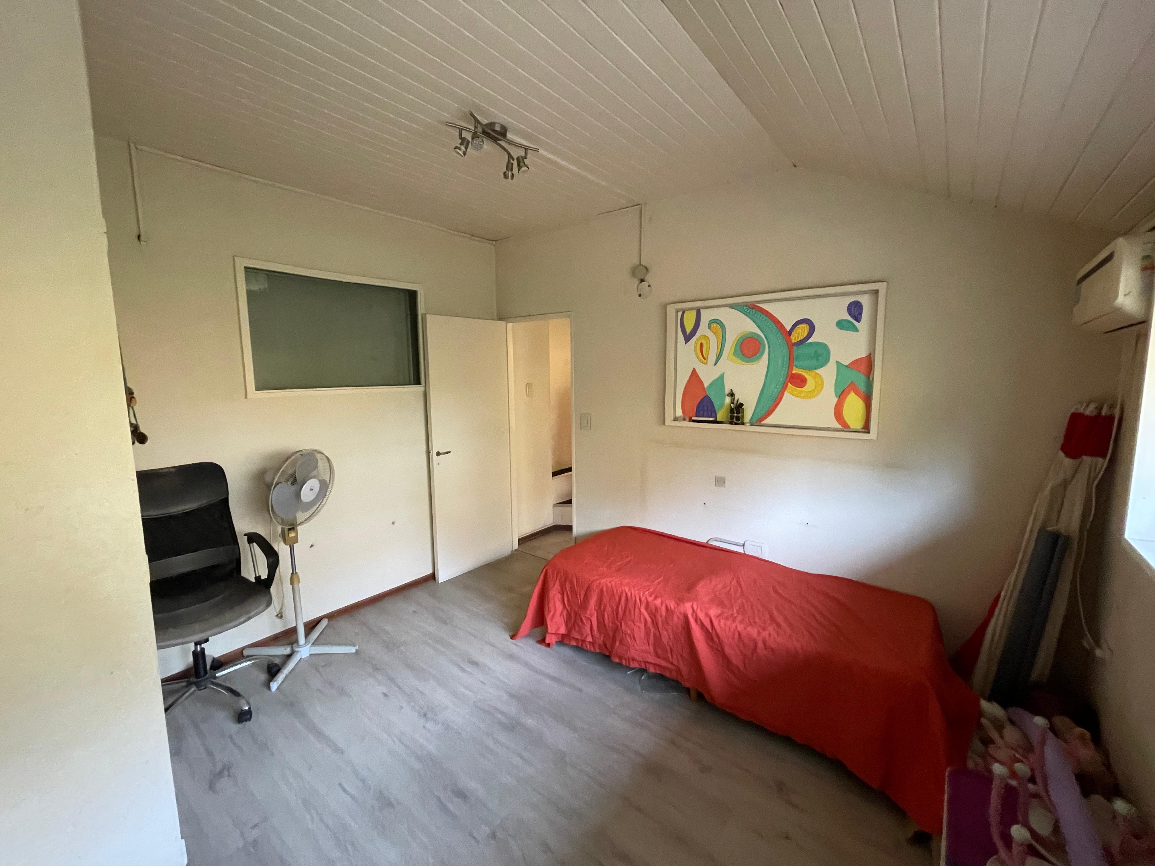 aparopropiedades - Casa en Planta Alta con local abajo 