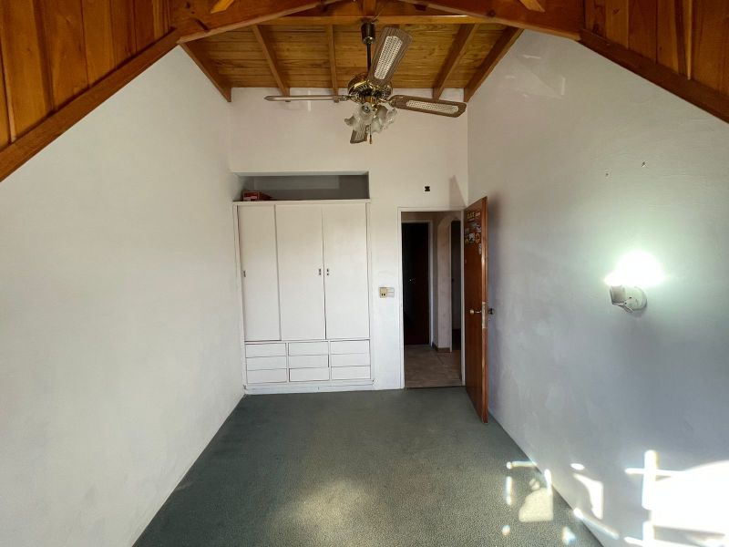 aparopropiedades - Chalet en dos Plantas a la venta