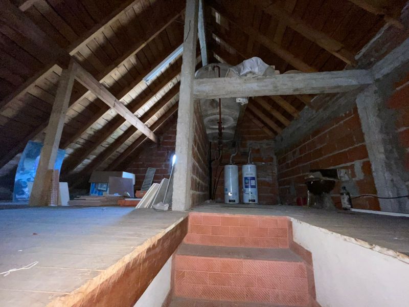 aparopropiedades - Chalet en dos Plantas a la venta