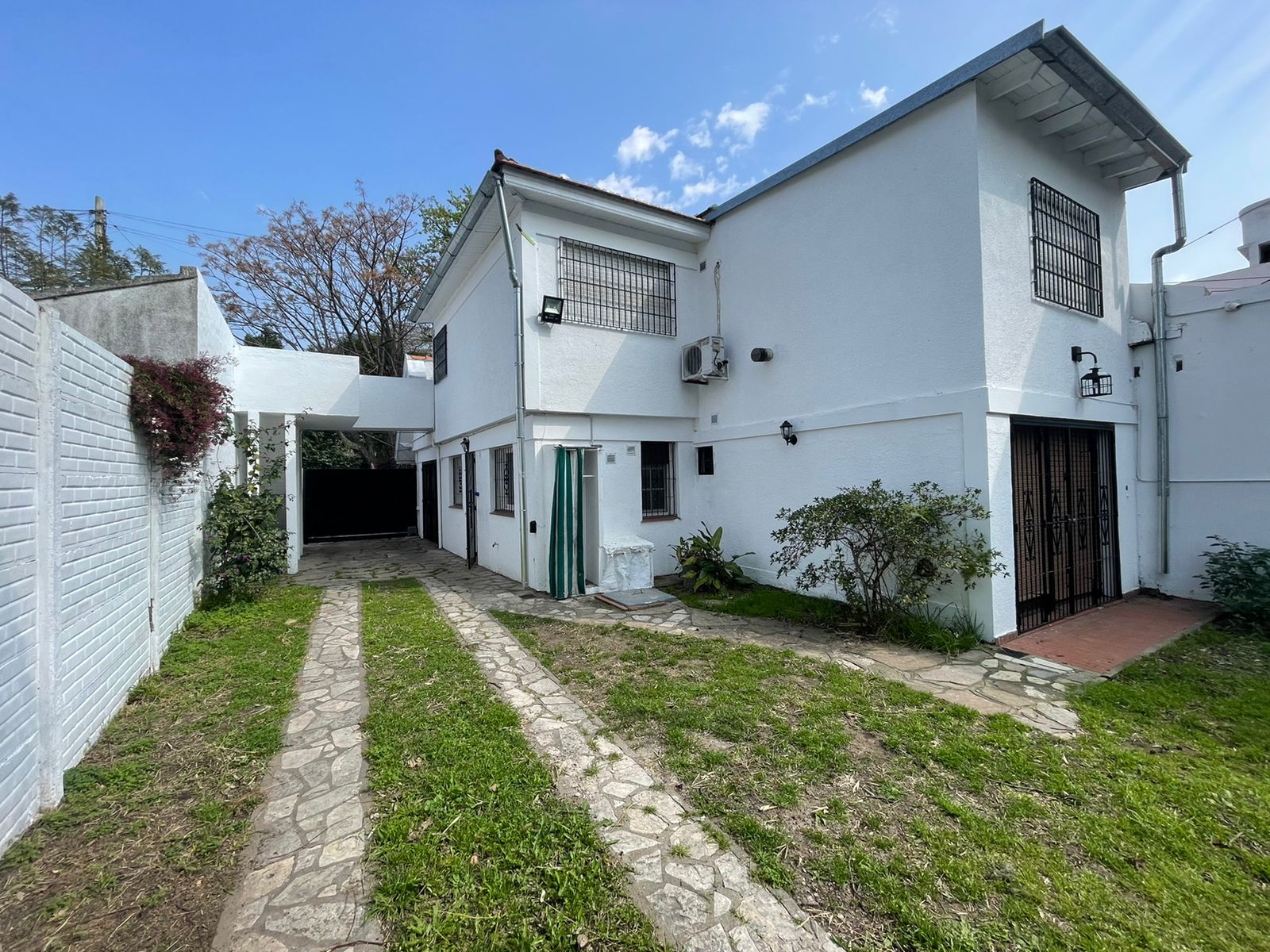 aparopropiedades - Chalet en dos Plantas en Alquiler