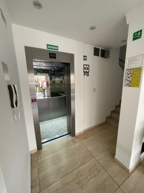 aparopropiedades - Departamento de 2 ambientes con cochera a la Venta