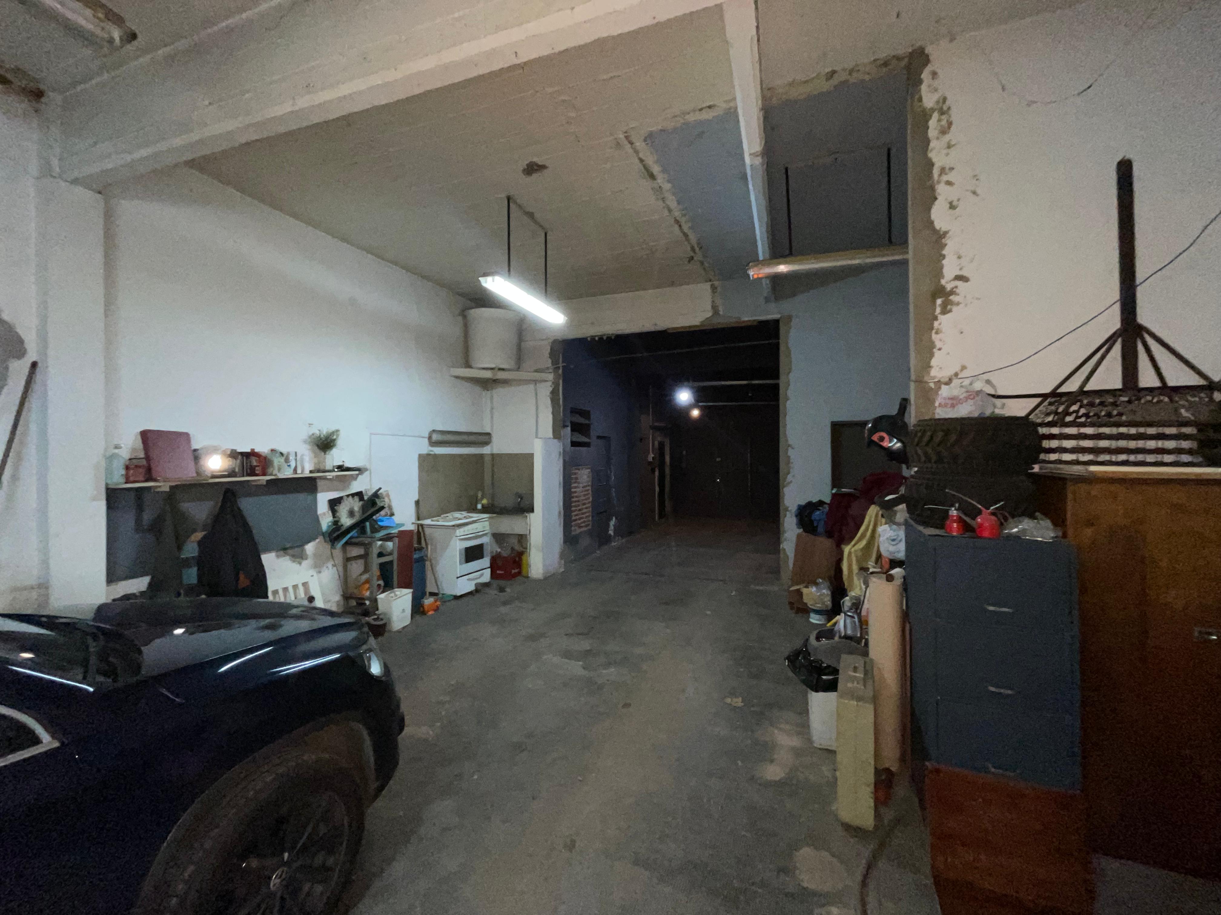aparopropiedades - Casa en Planta Alta con local abajo 