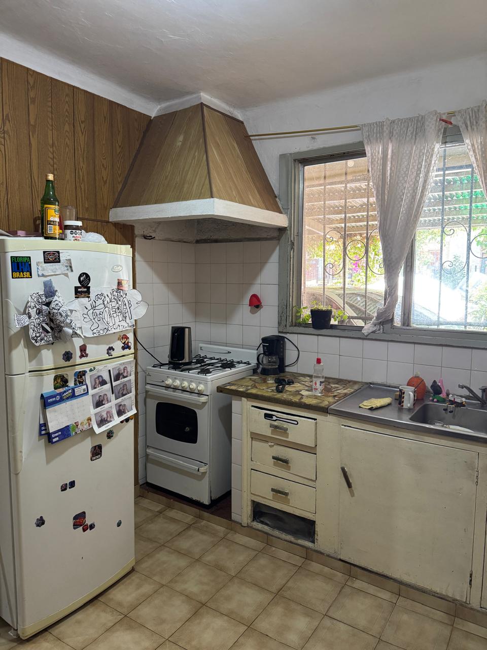 aparopropiedades - Casa con fondo en Quilmes Este a la venta