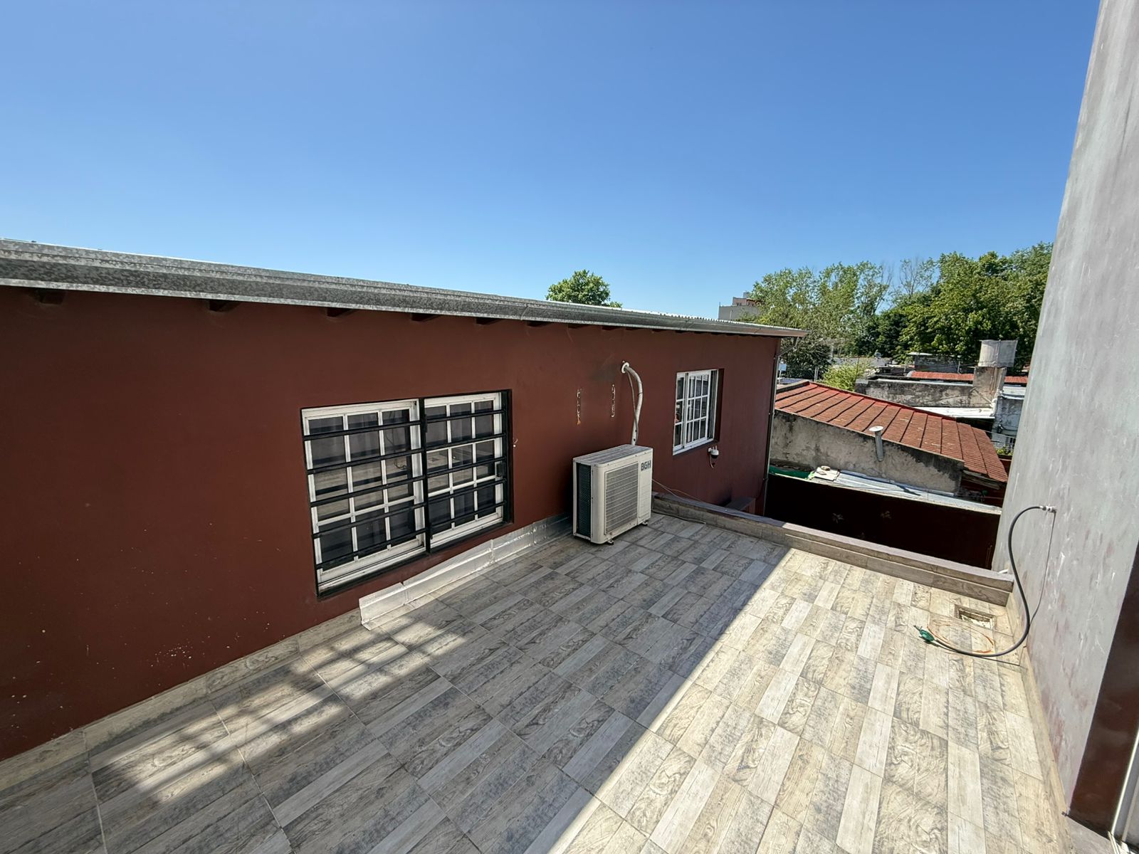 aparopropiedades - Departamento de 2 ambientes tipo Loft con patio en Quilmes Este 