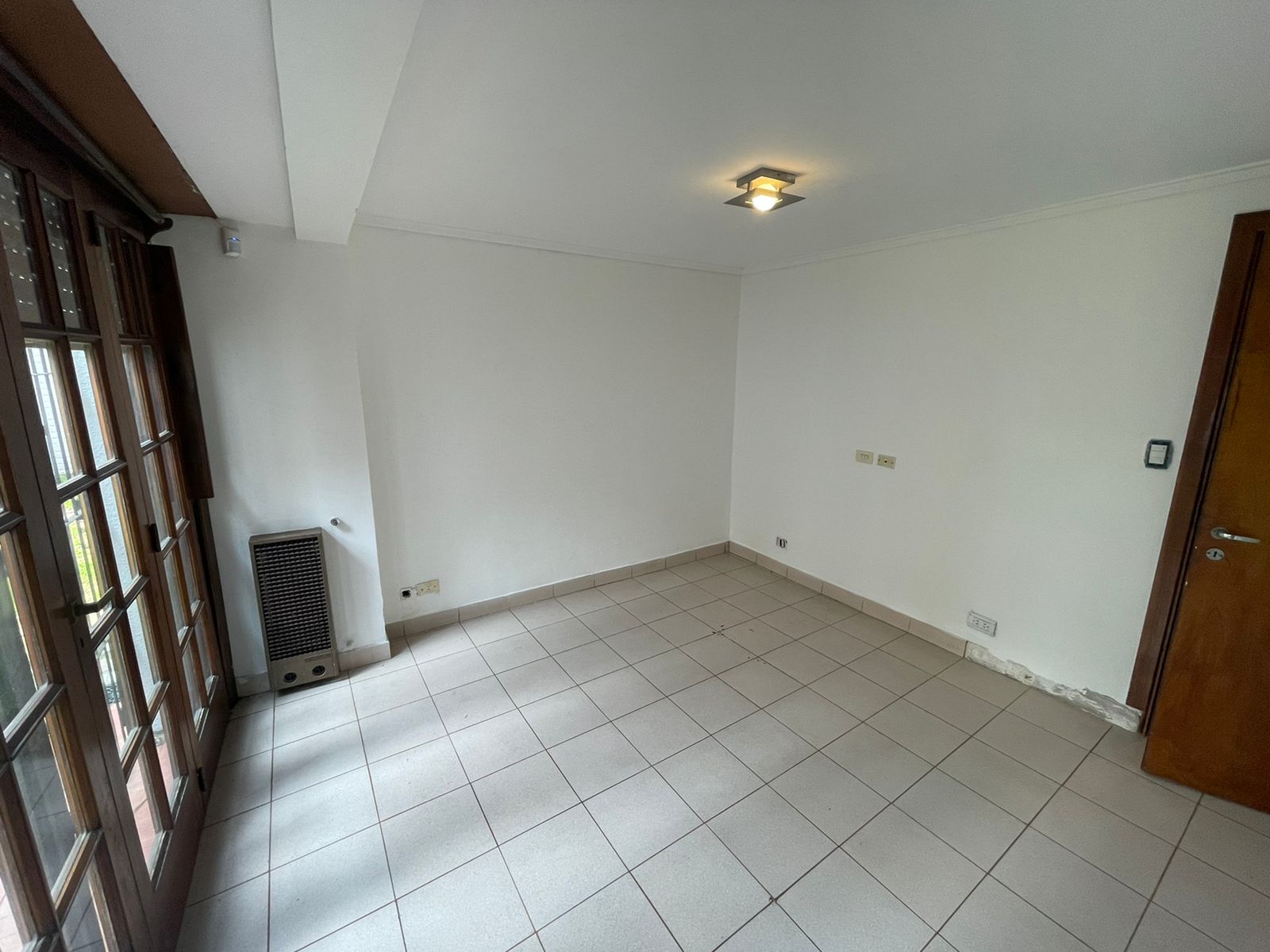 aparopropiedades - Chalet en dos Plantas en Alquiler