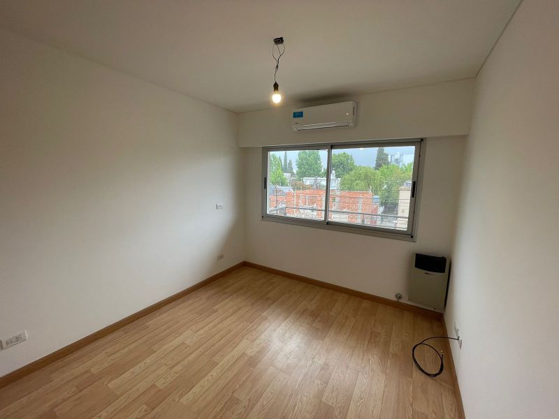 aparopropiedades - Departamento de 2 ambientes con cochera a la Venta
