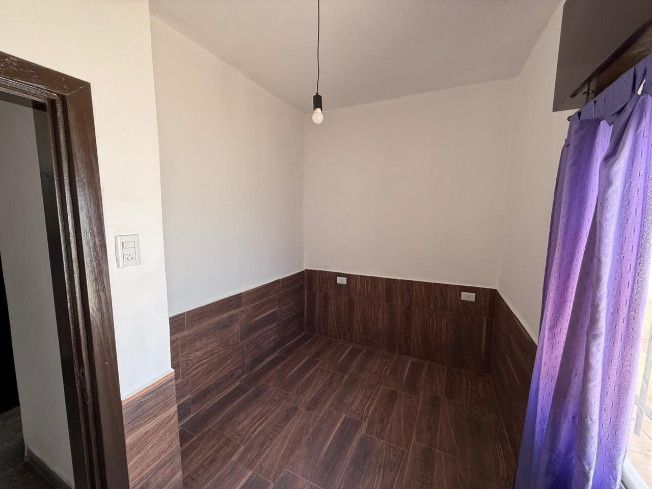 aparopropiedades - Casa con patio en Quilmes 