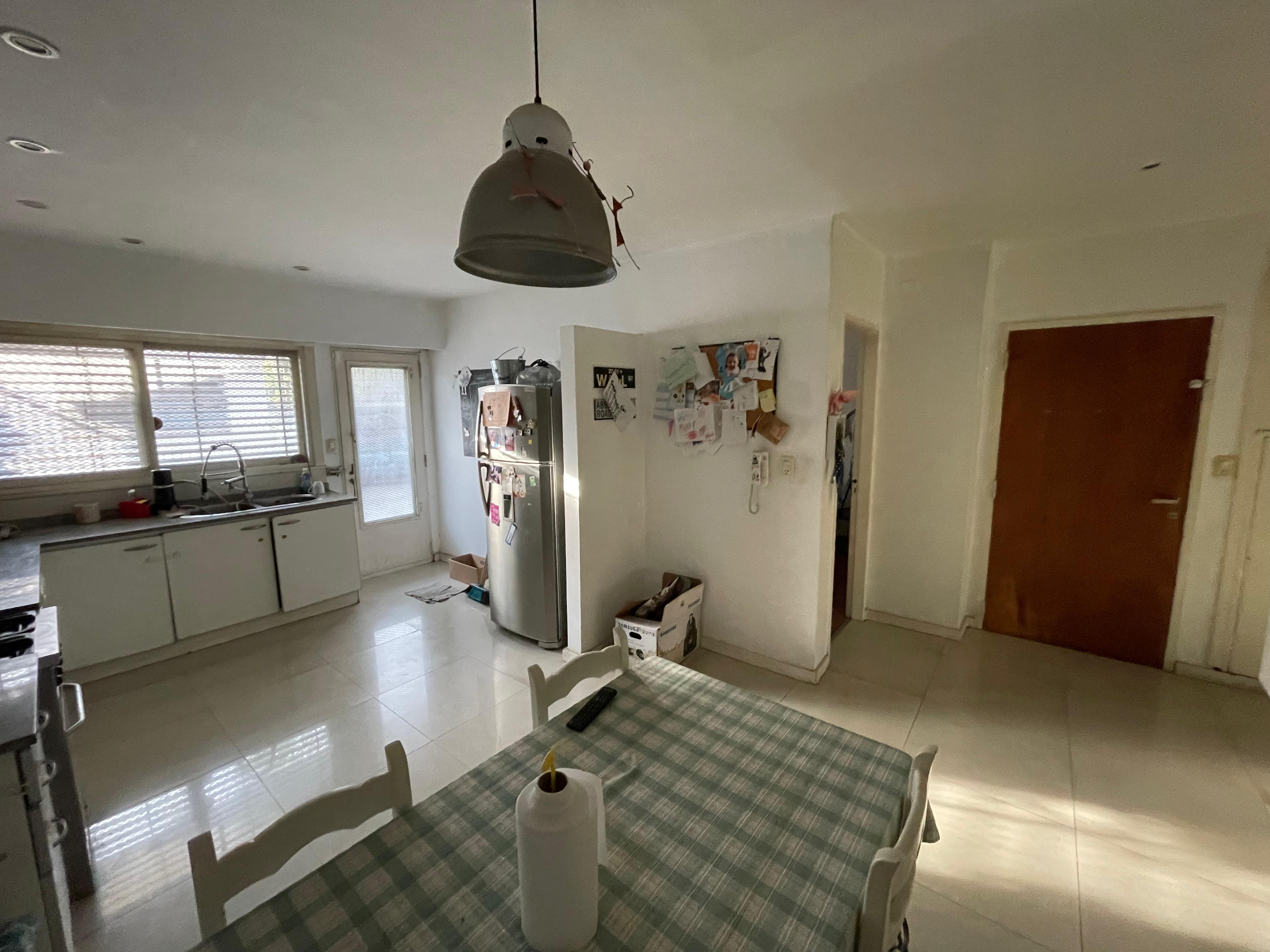 aparopropiedades - Casa en Planta Alta con local abajo 