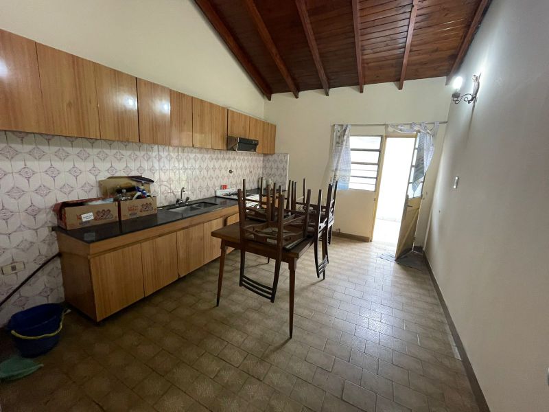 aparopropiedades - Casa en Quilmes Oeste a la venta