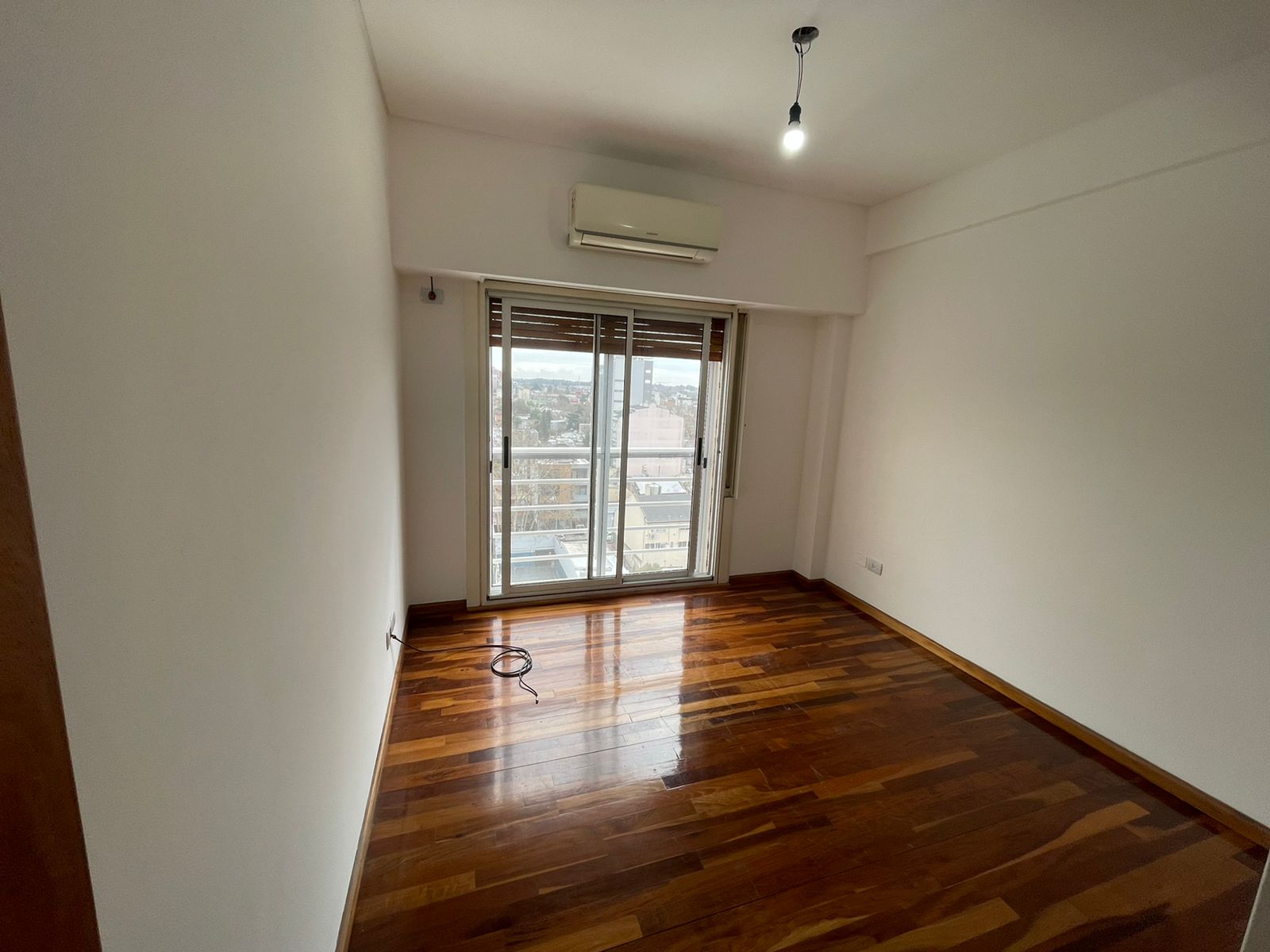 aparopropiedades - Departamento de 2 ambientes con cochera en Quilmes 