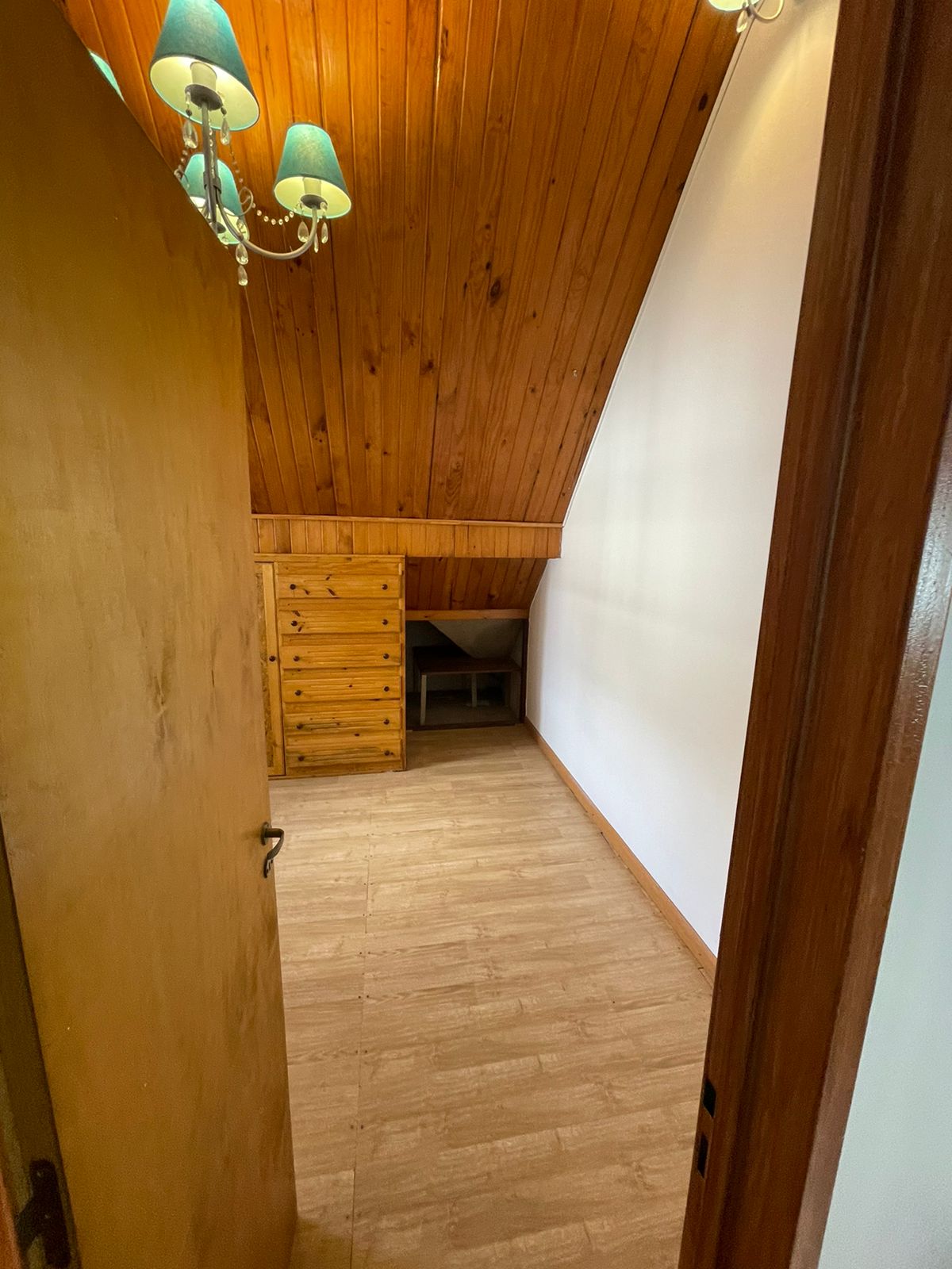 aparopropiedades - Chalet en dos Plantas en Alquiler