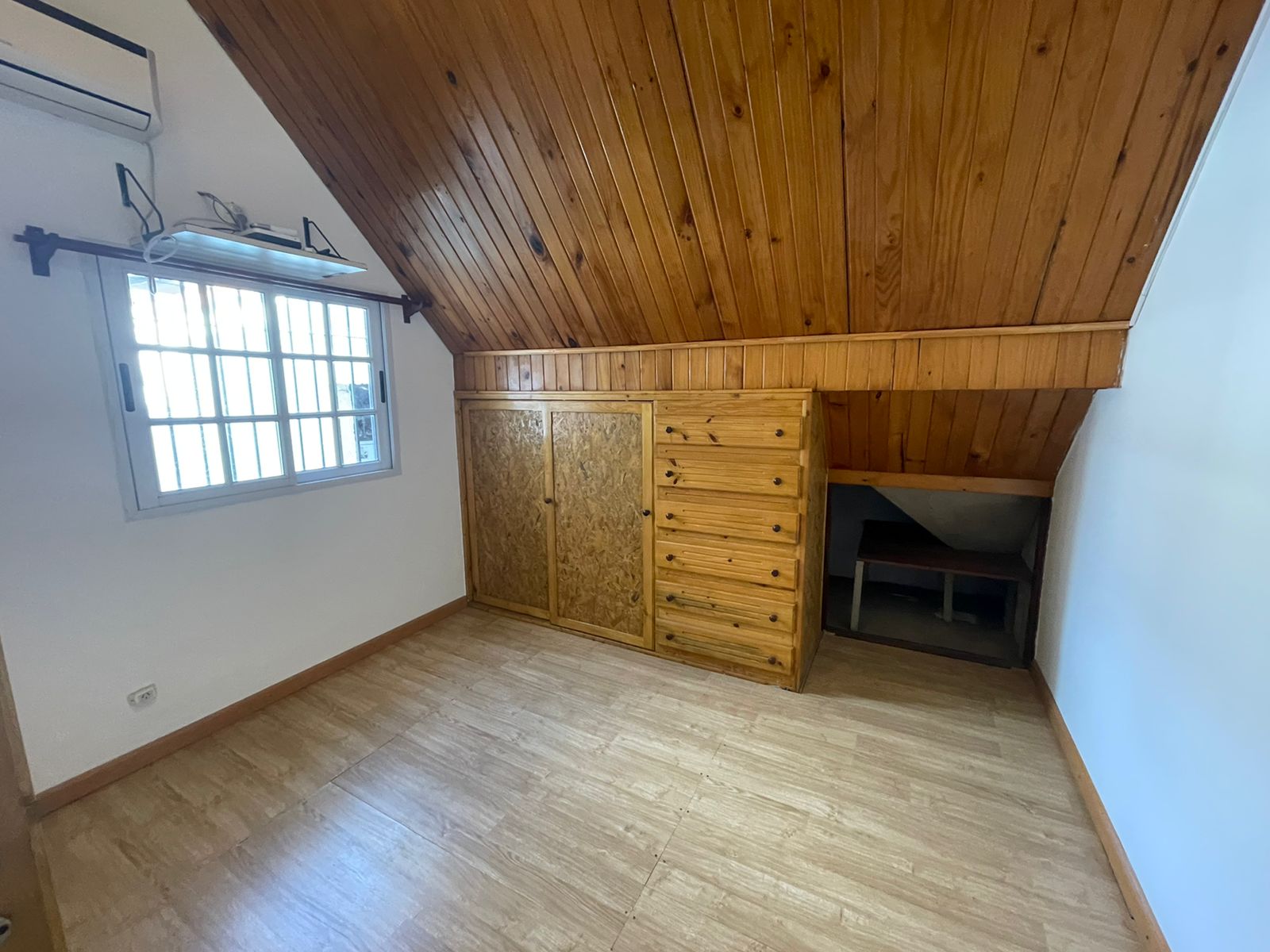 aparopropiedades - Chalet en dos Plantas en Alquiler