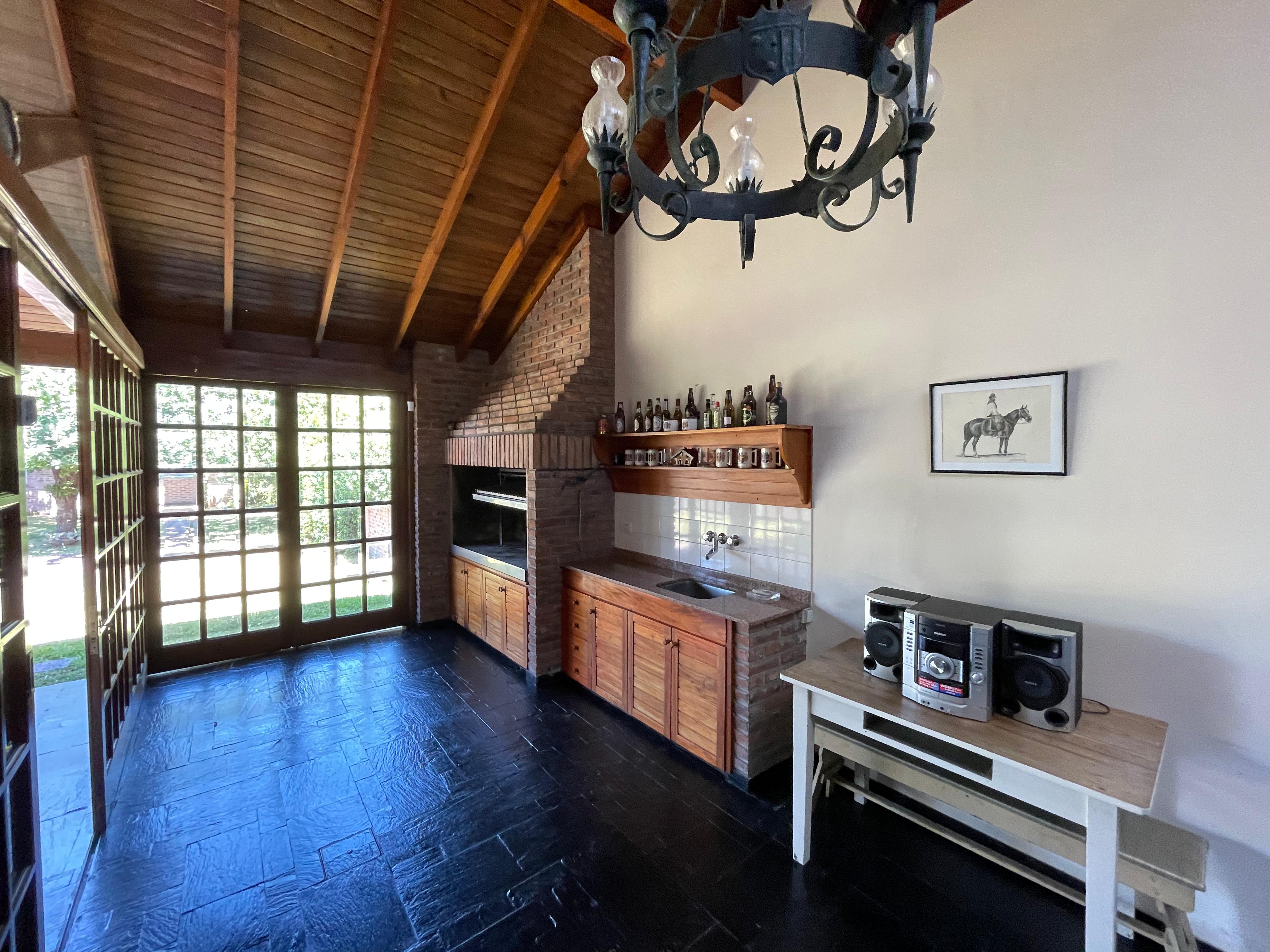 aparopropiedades - Chalet en el Barrio Los Cedros a la venta