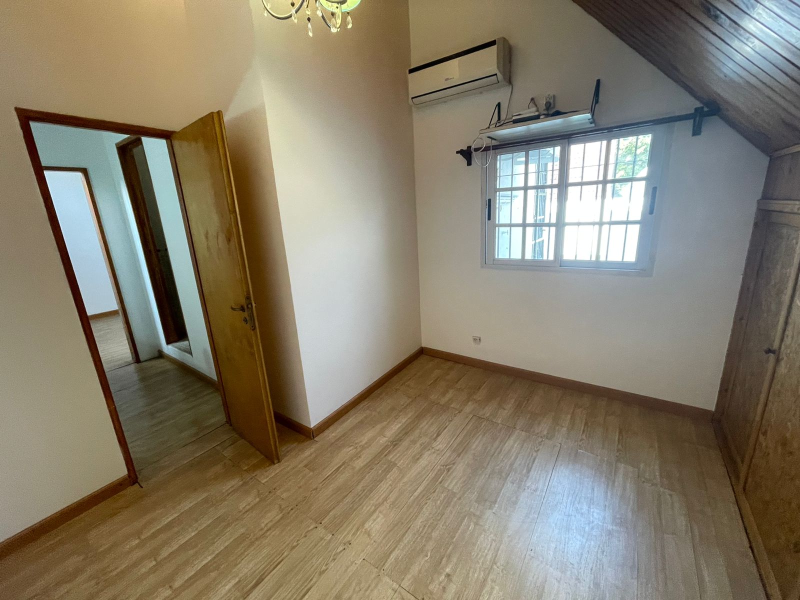 aparopropiedades - Chalet en dos Plantas en Alquiler