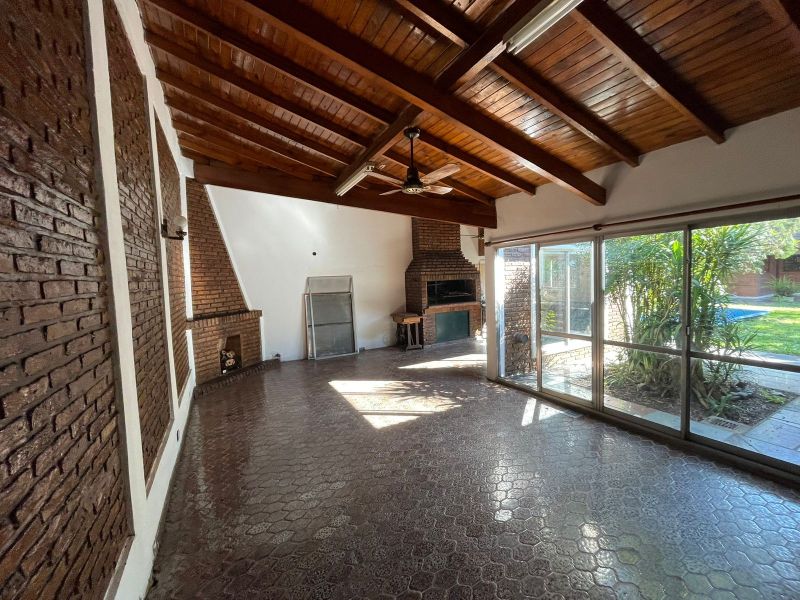 aparopropiedades - Chalet en dos Plantas a la venta