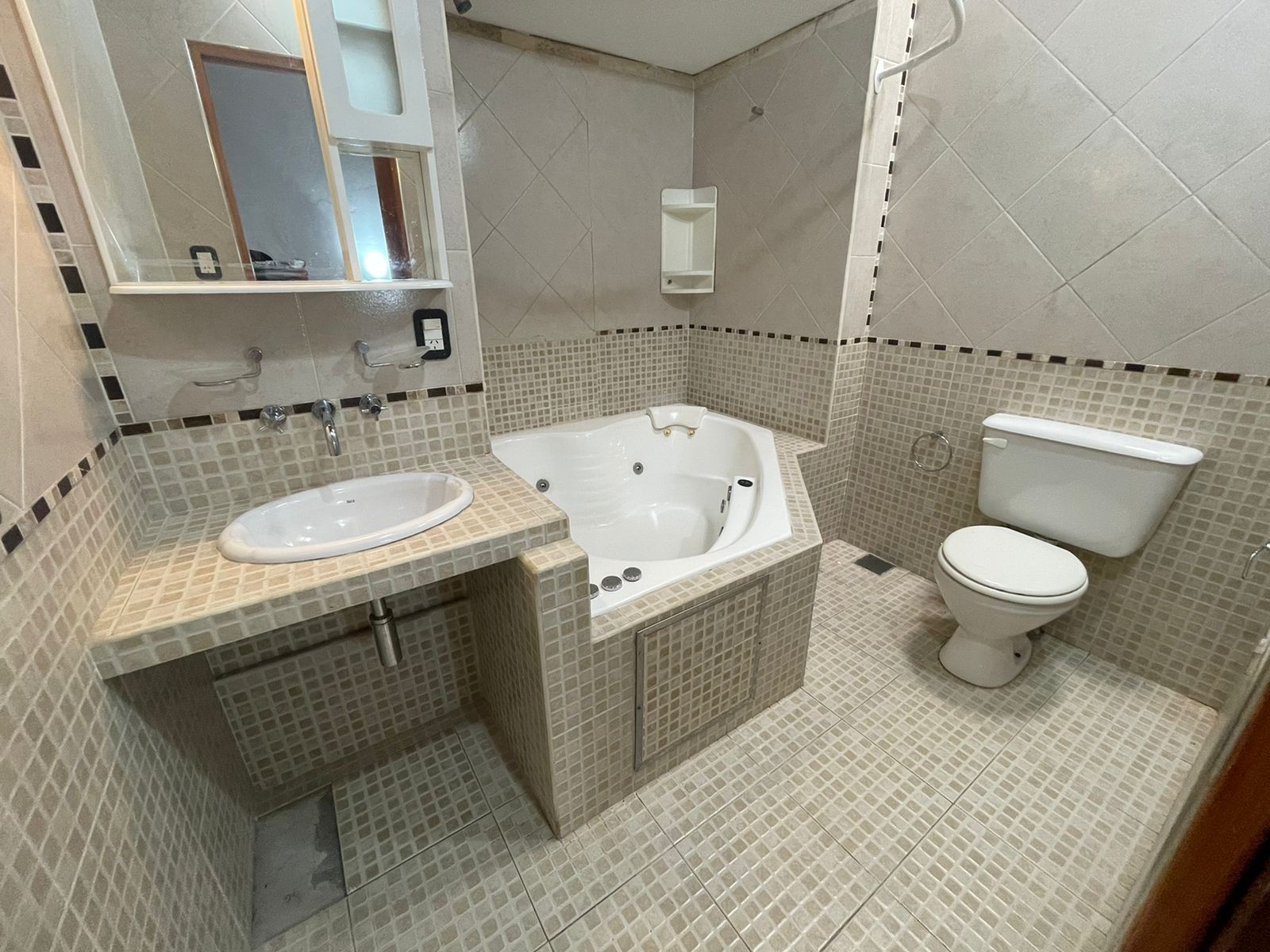 aparopropiedades - Chalet en dos Plantas en Alquiler