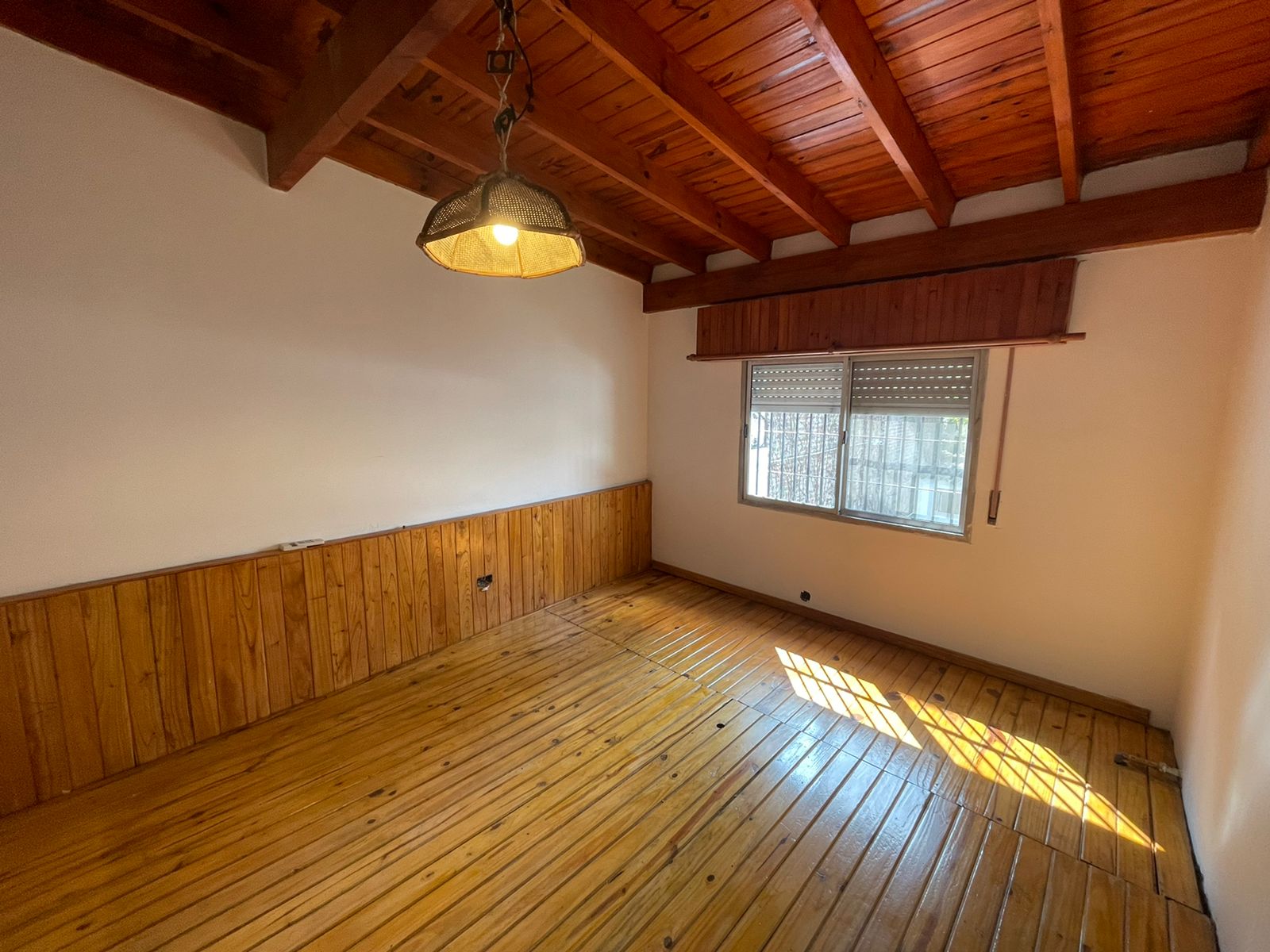 aparopropiedades - Chalet en dos Plantas en Alquiler