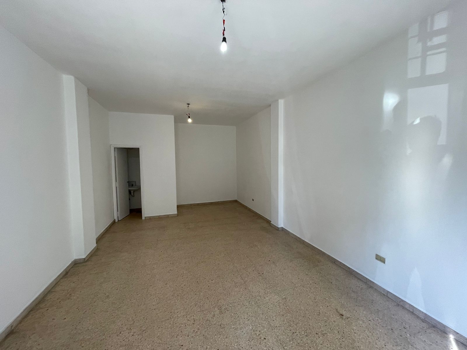 aparopropiedades - Local Comercial en Quilmes Centro