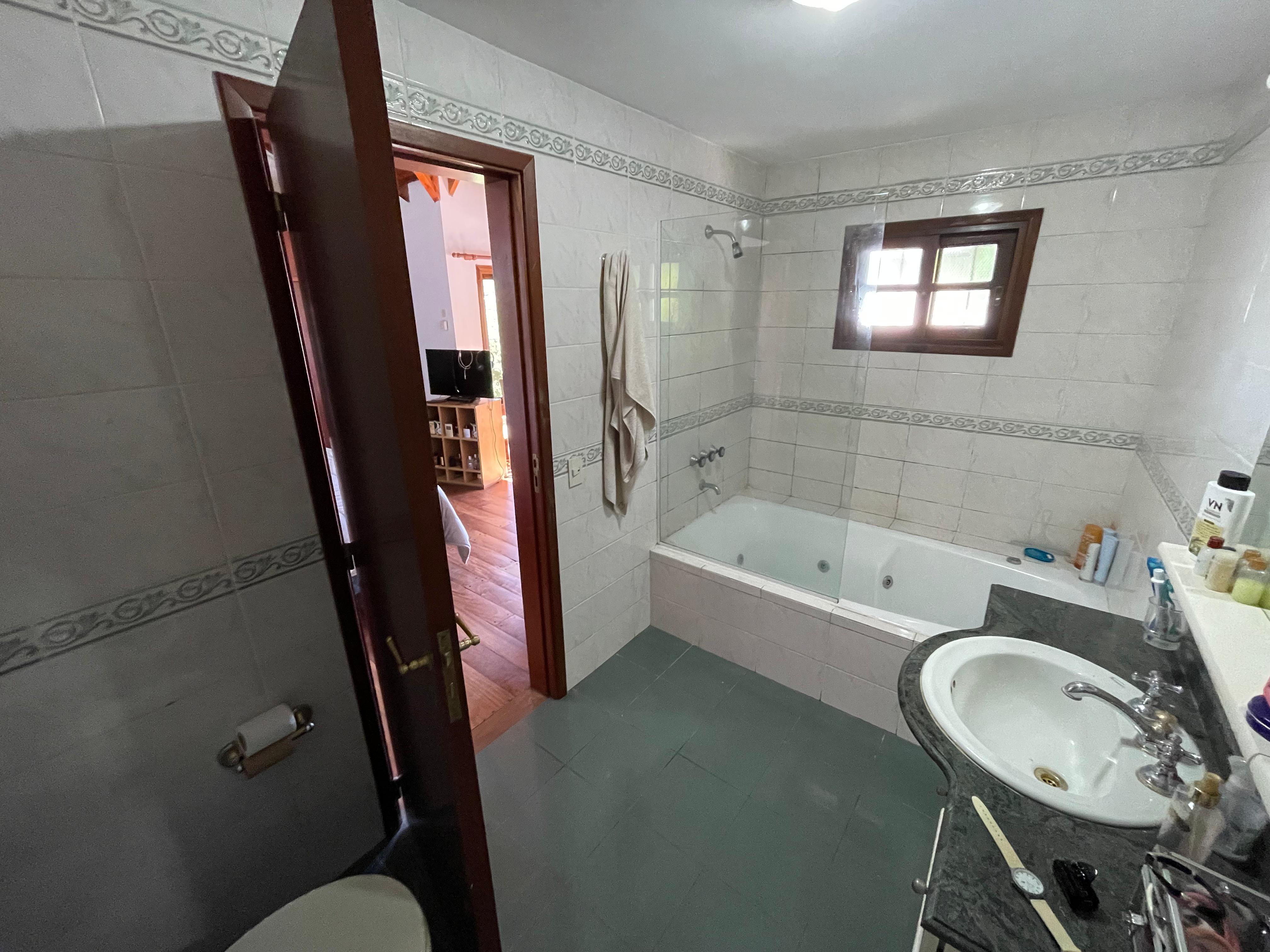 aparopropiedades - Chalet a la venta en Quilmes