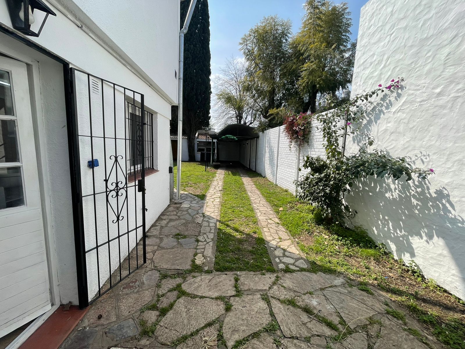 aparopropiedades - Chalet en dos Plantas en Alquiler