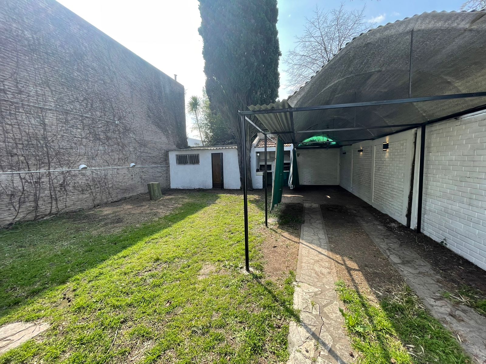 aparopropiedades - Chalet en dos Plantas en Alquiler