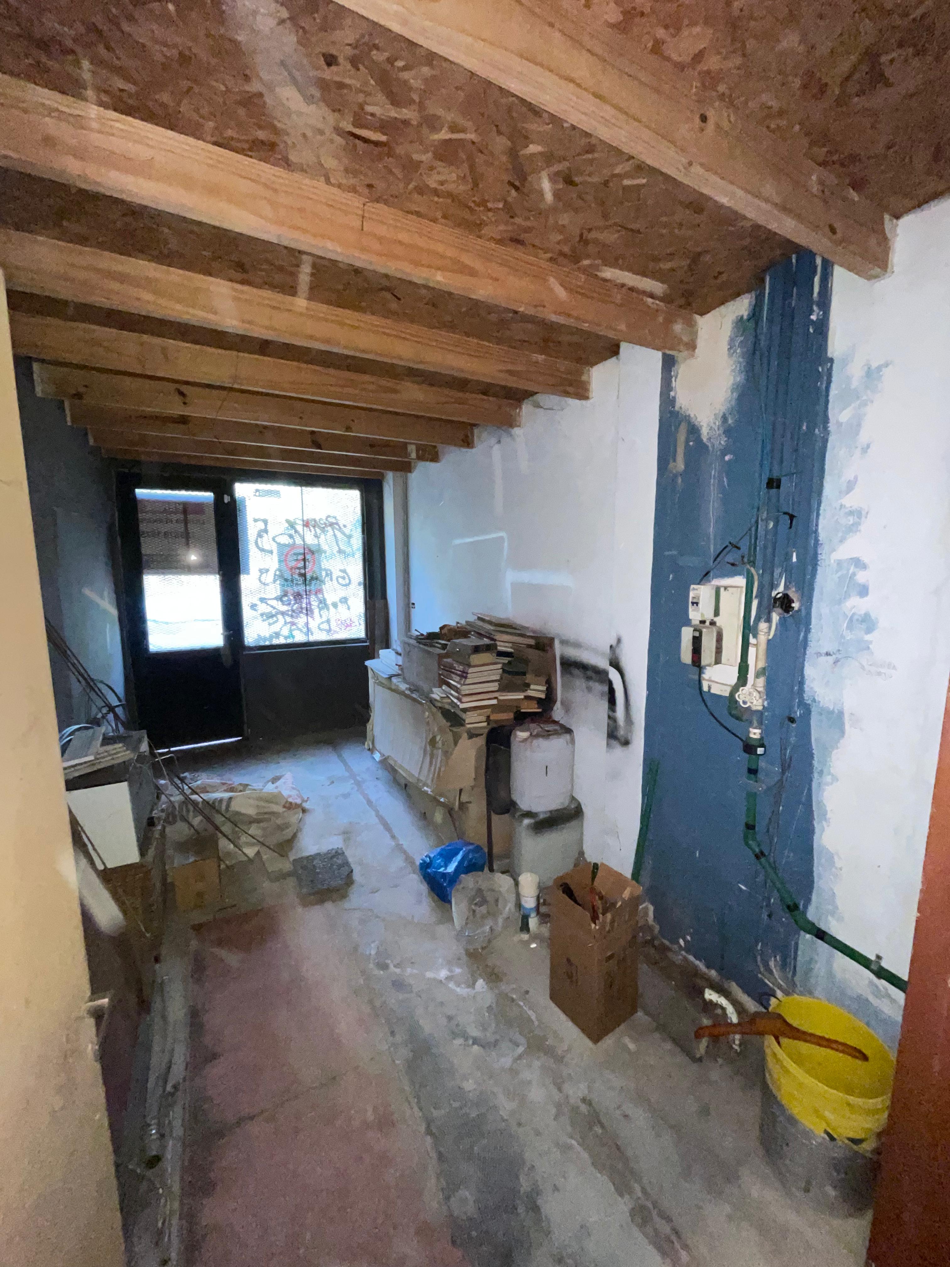 aparopropiedades - Casa en Planta Alta con local abajo 