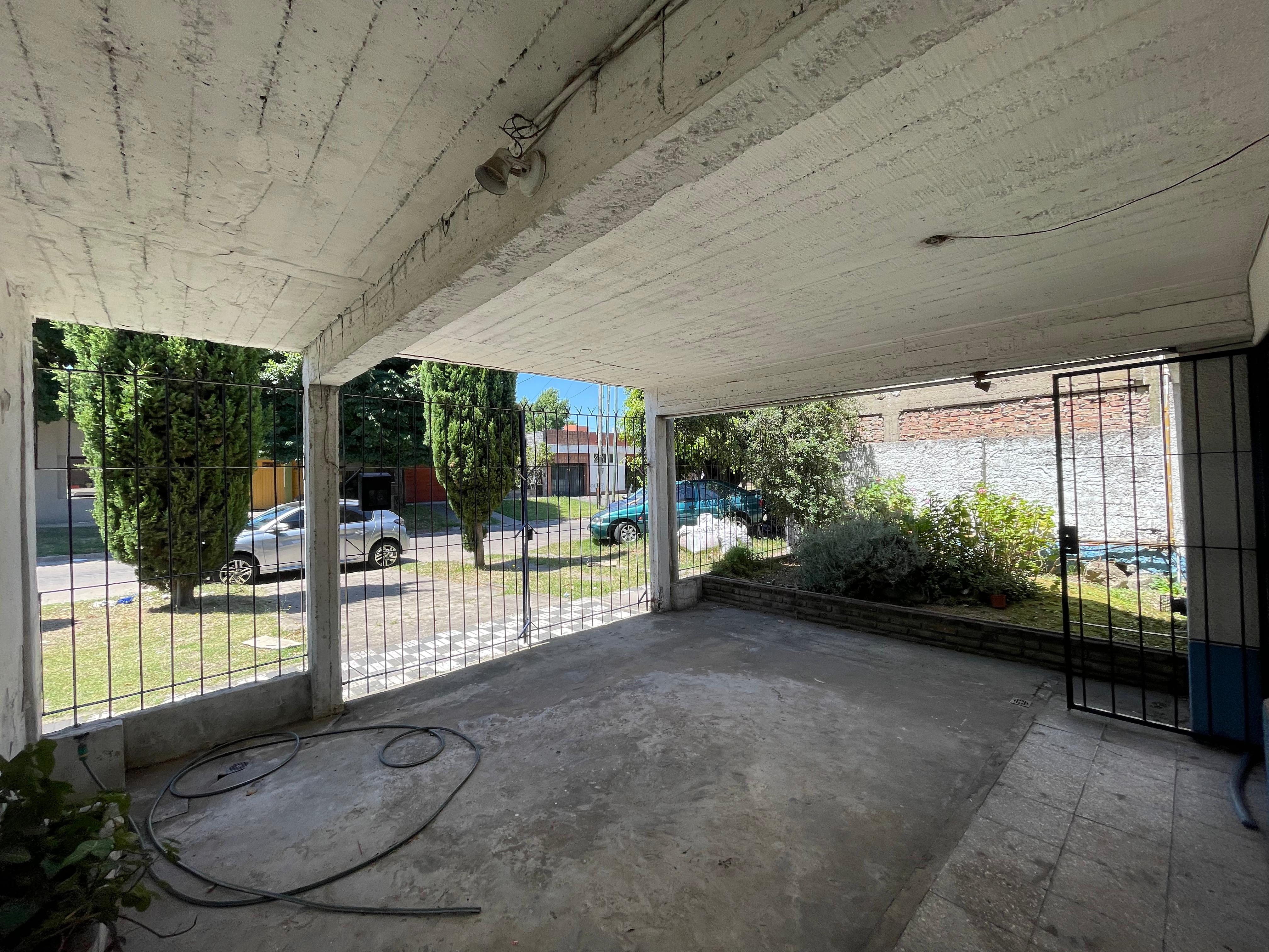 aparopropiedades - Casa en dos plantas a la venta