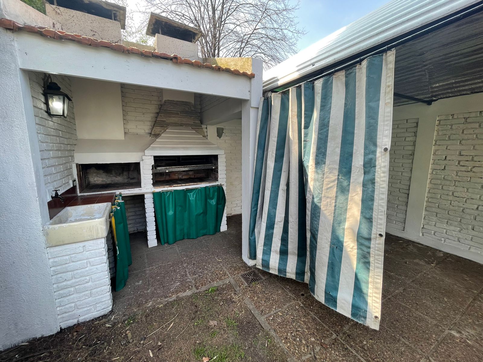 aparopropiedades - Chalet en dos Plantas en Alquiler