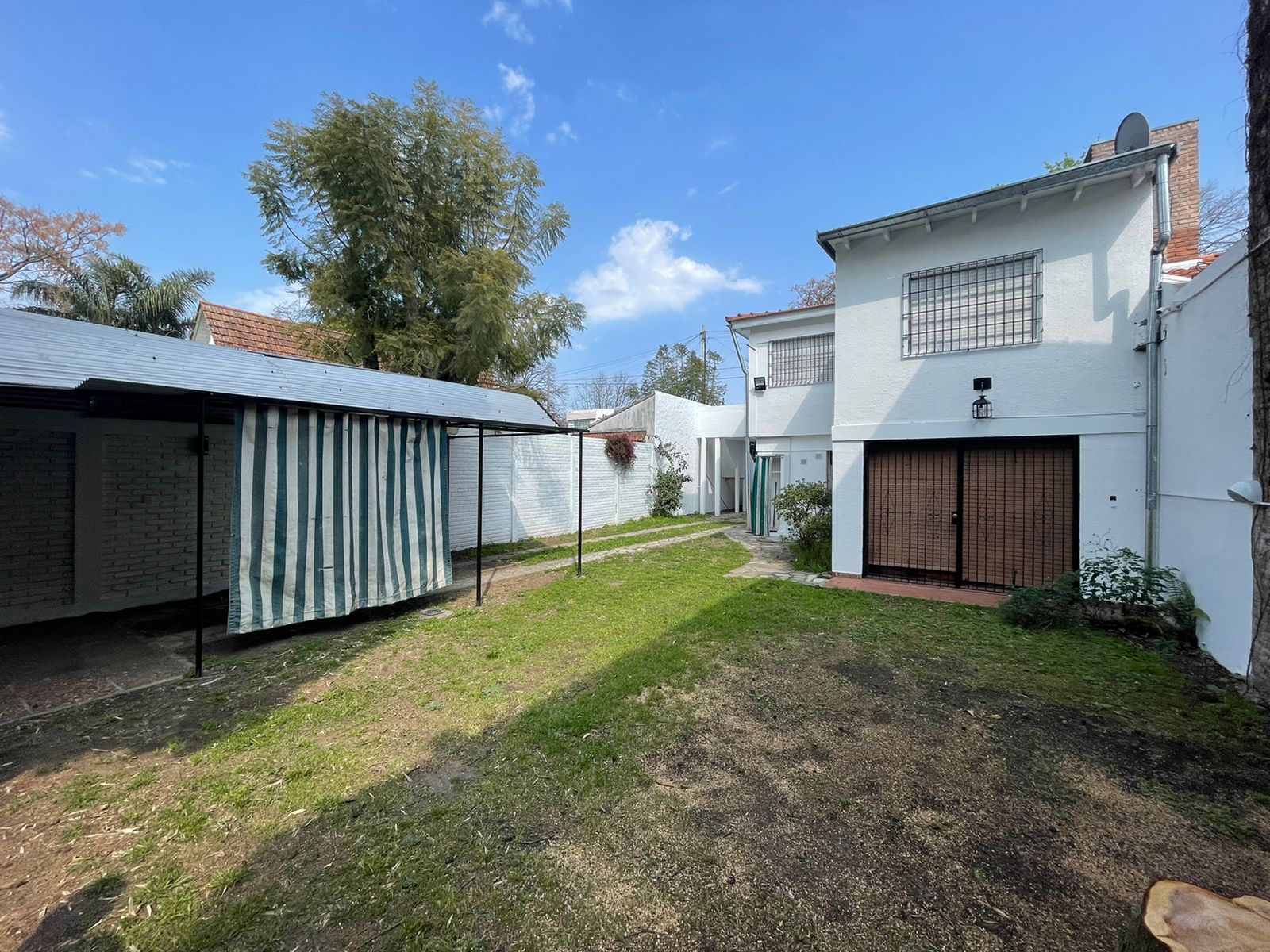 aparopropiedades - Chalet en dos Plantas en Alquiler