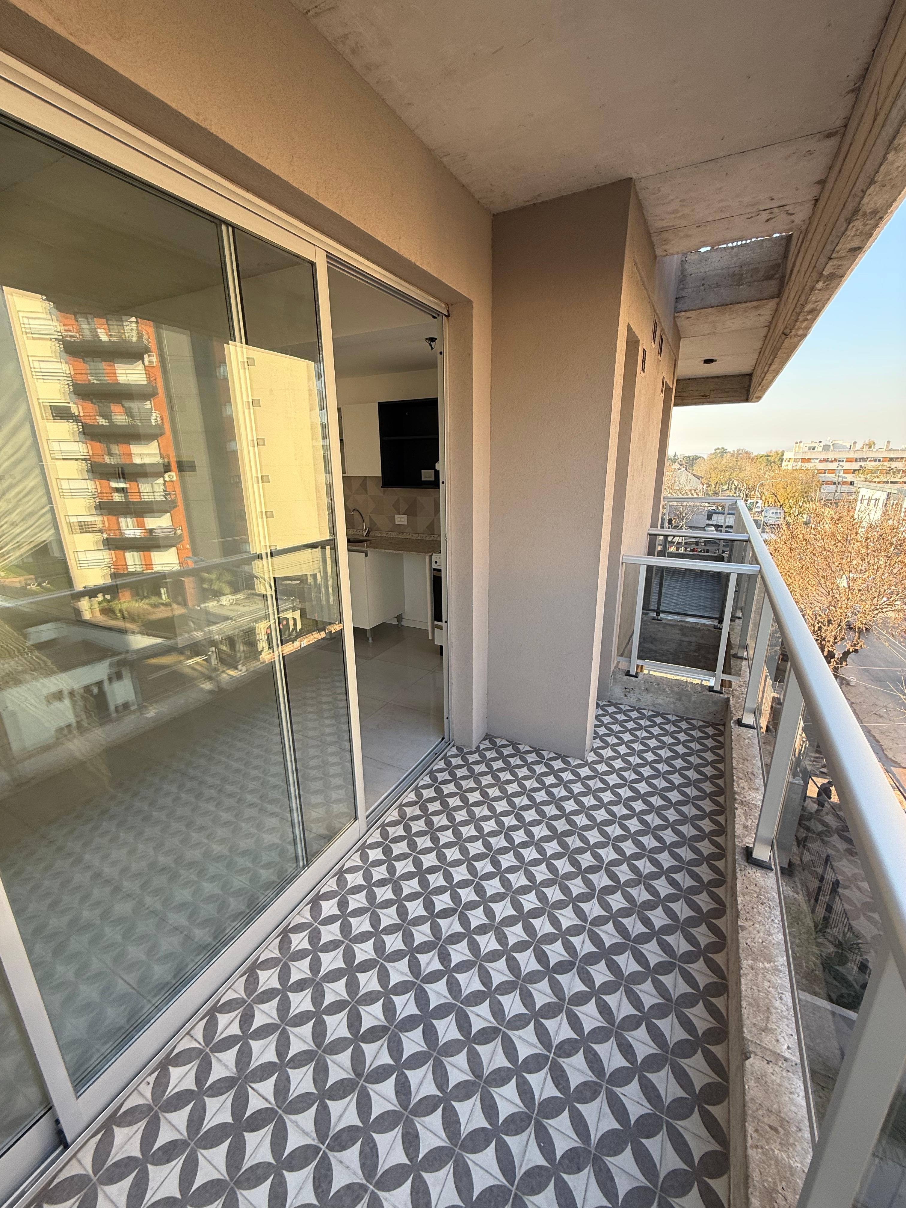 aparopropiedades - Semipiso de 2 ambientes con cochera en Quilmes 