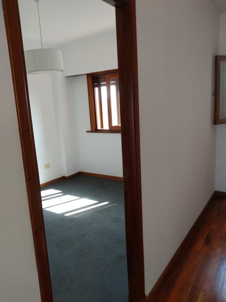 aparopropiedades - Departamento de 4 ambientes con cochera en Quilmes centro