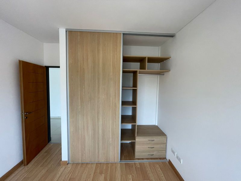 aparopropiedades - Departamento de 2 ambientes con cochera a la Venta