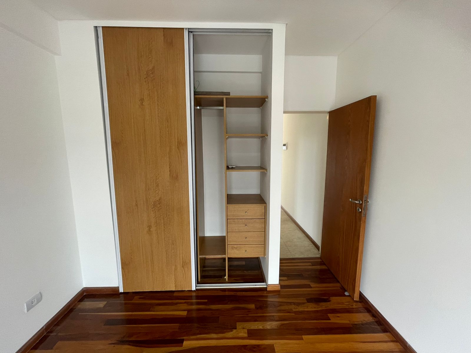 aparopropiedades - Departamento de 2 ambientes con cochera en Quilmes 