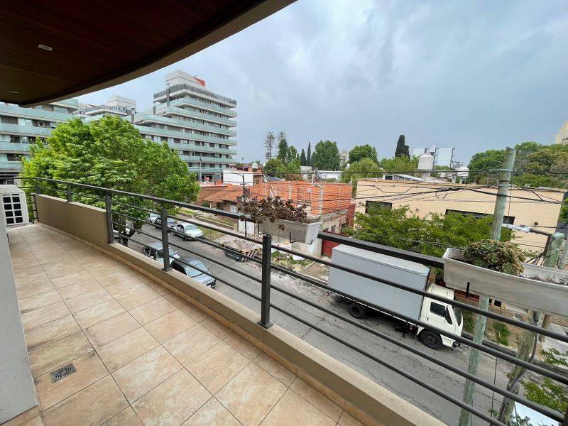 aparopropiedades - Departamento de 2 ambientes con cochera a la Venta