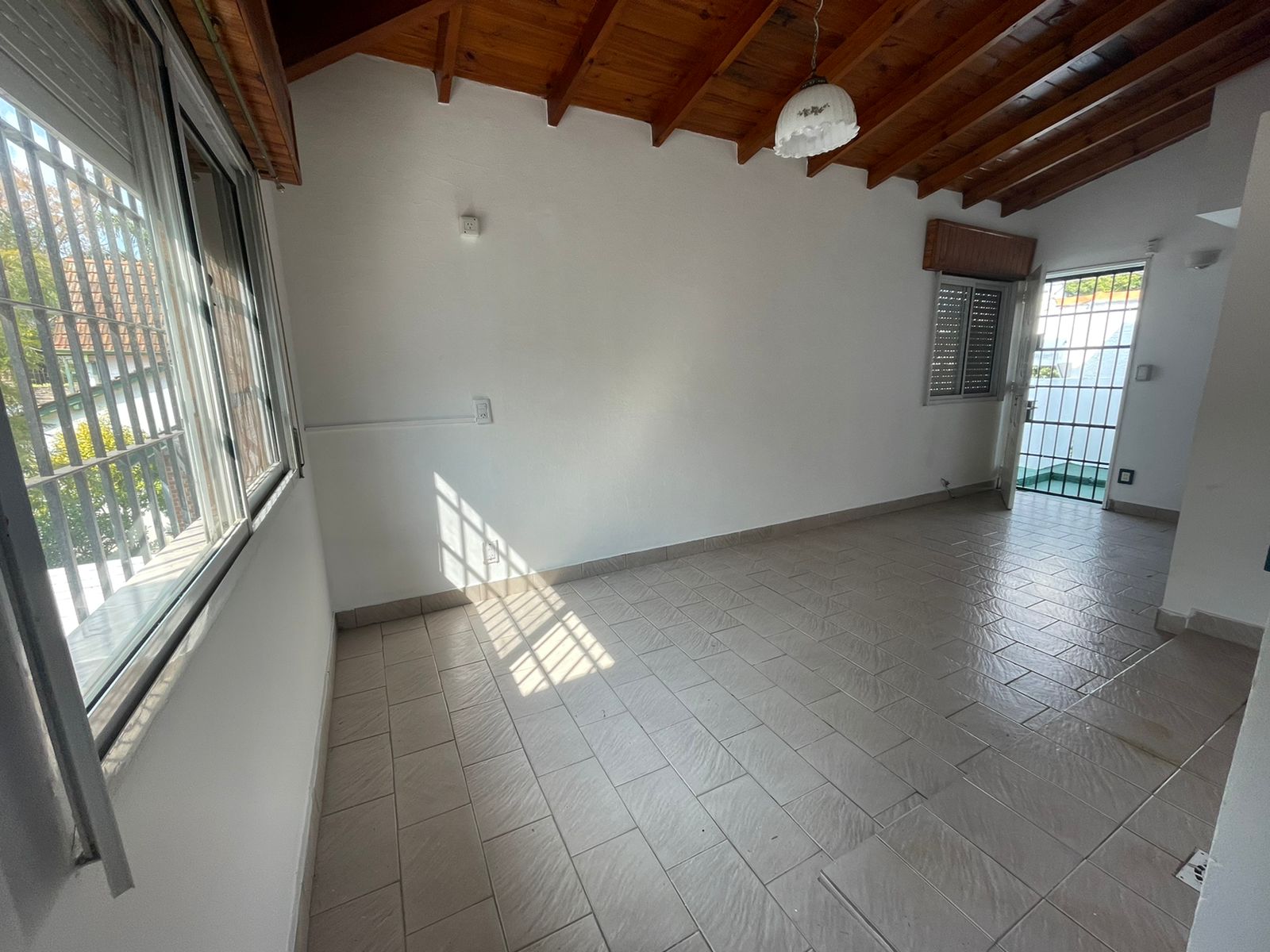 aparopropiedades - Chalet en dos Plantas en Alquiler