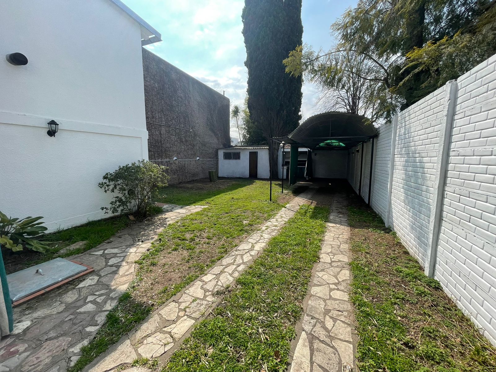 aparopropiedades - Chalet en dos Plantas en Alquiler