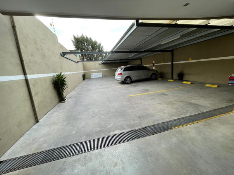 aparopropiedades - Departamento de 2 ambientes con cochera a la Venta