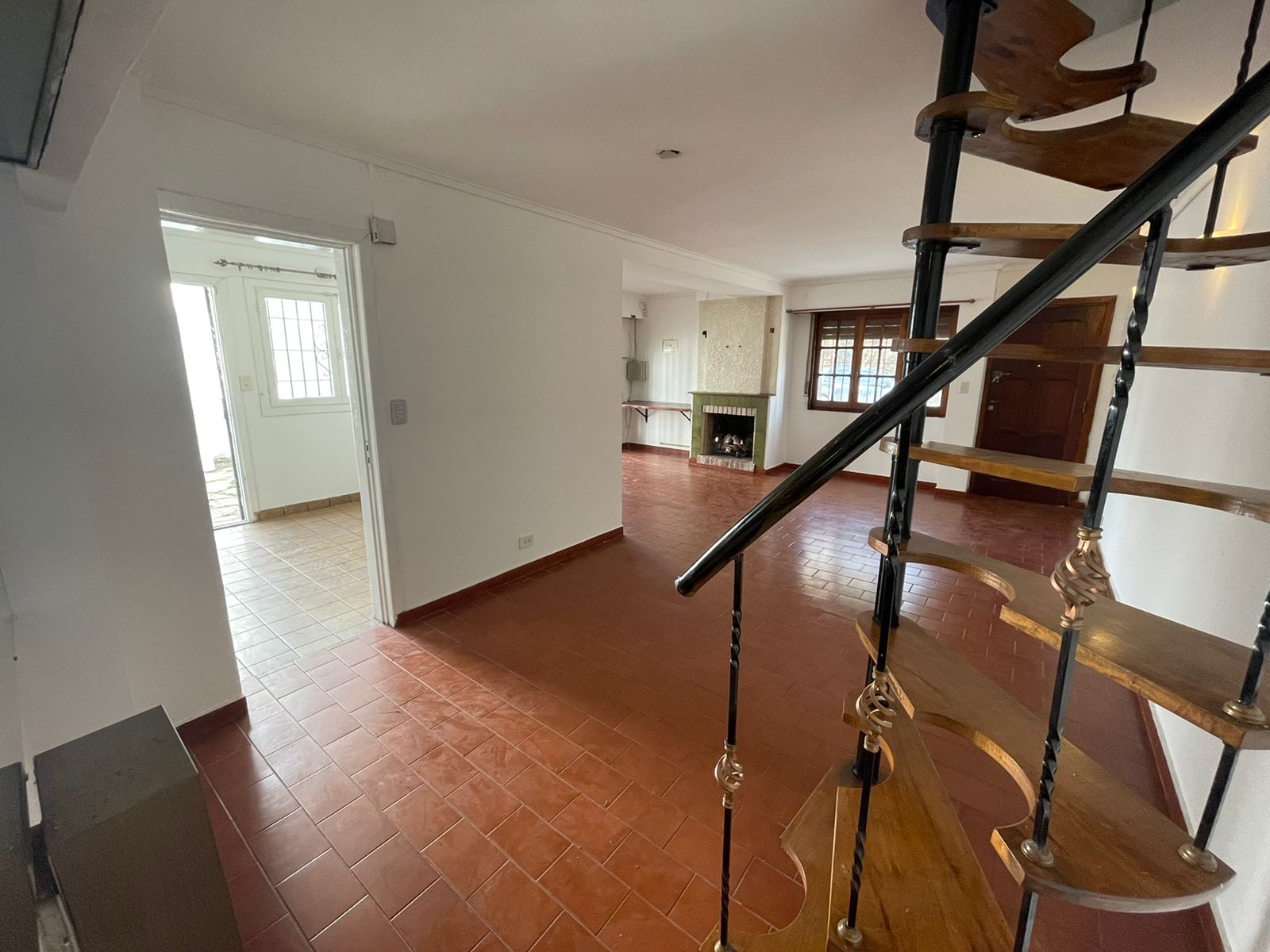 aparopropiedades - Chalet en dos Plantas en Alquiler