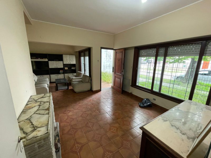 aparopropiedades - Casa en Quilmes Oeste a la venta