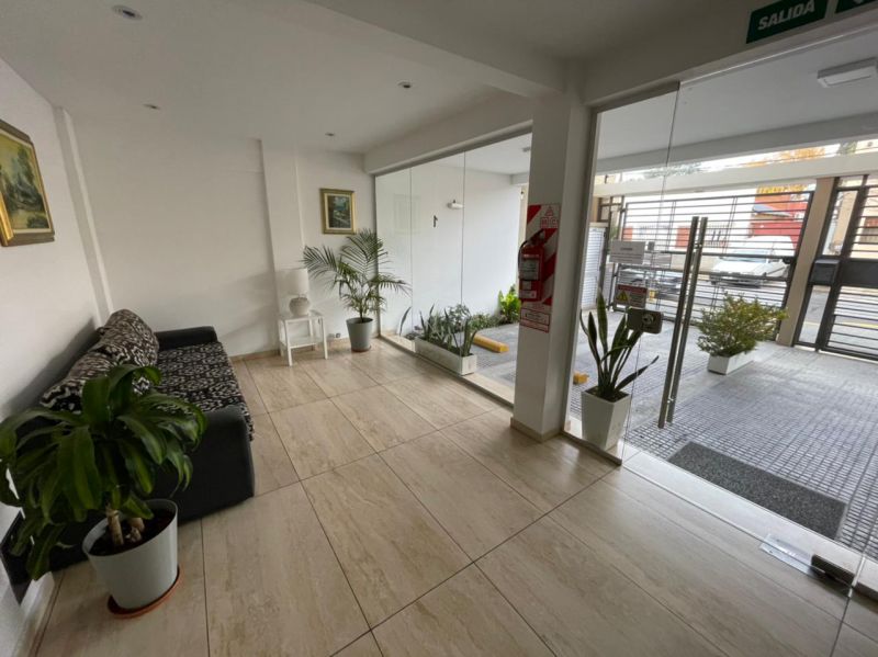 aparopropiedades - Departamento de 2 ambientes con cochera a la Venta