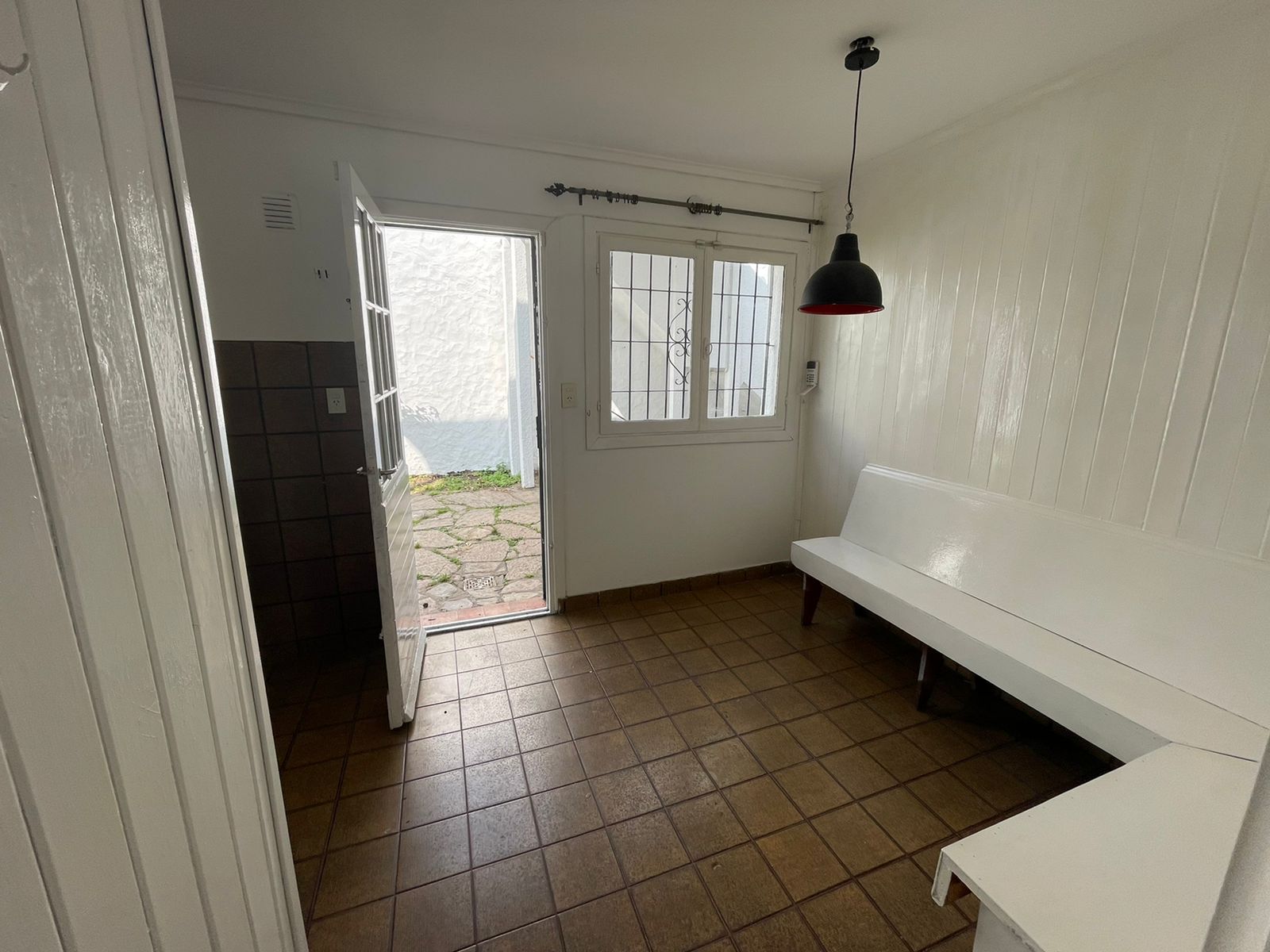 aparopropiedades - Chalet en dos Plantas en Alquiler