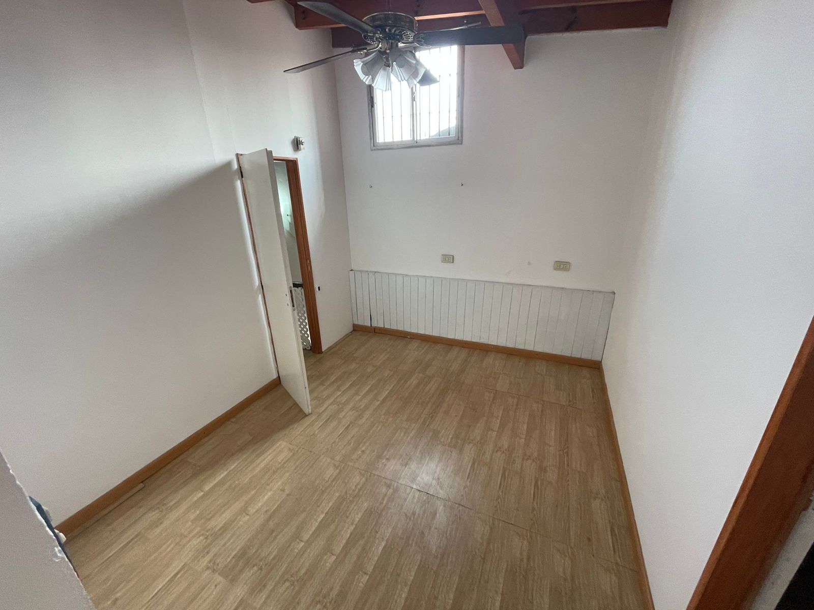 aparopropiedades - Chalet en dos Plantas en Alquiler