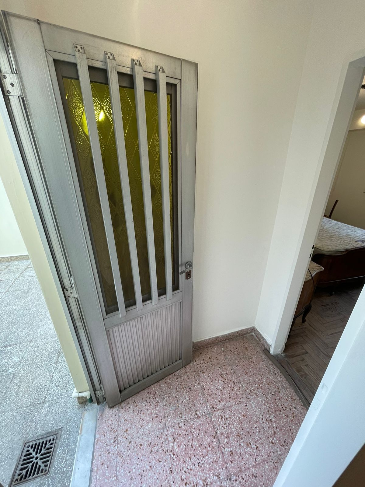 aparopropiedades - Departamento de 2 ambientes con patio en Quilmes Oeste