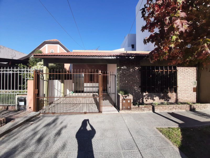 aparopropiedades - Casa a la venta en Quilmes Oeste