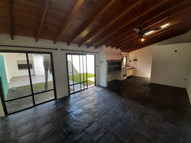 aparopropiedades - Casa a la venta en Quilmes Oeste